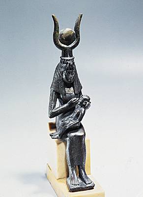 Isis allaitant Horus