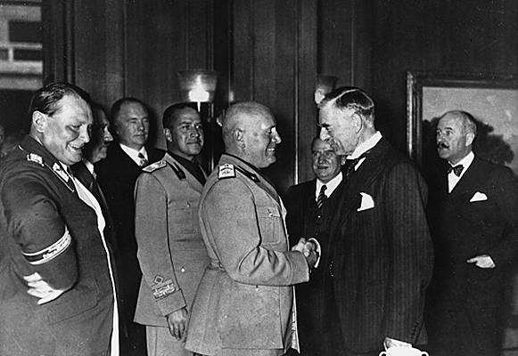Arthur Neville Chamberlain, après la conférence de Munich
