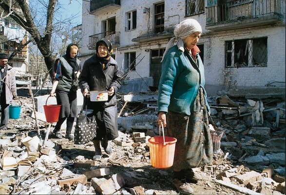 Groznyï bombardée, avril 2000
