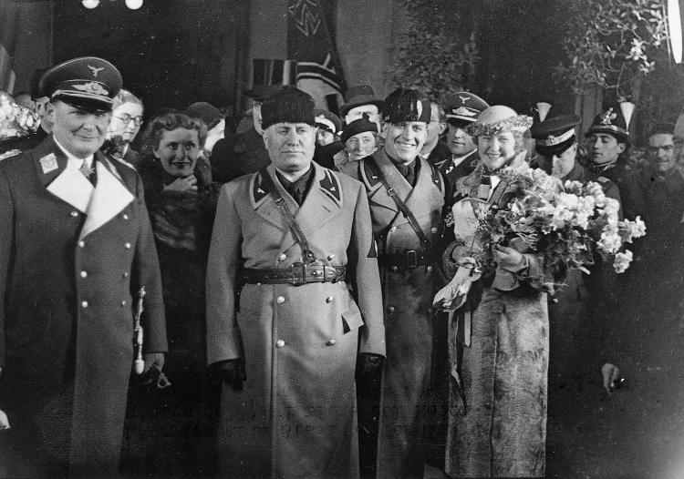 Hermann Goering accueilli à Rome par Benito Mussolini et Ciano, 1937
