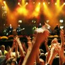Spectateurs debout lors d'un concert
