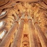 Intérieur de l'église Santa Maria del Mar à Barcelone