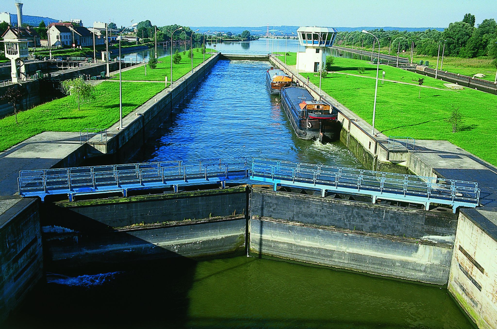 des écluses sur la Seine
