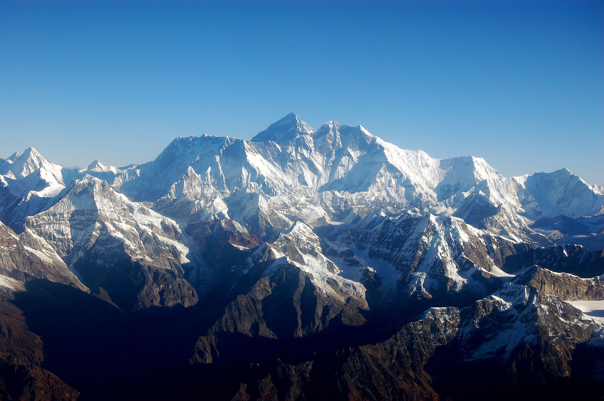 le mont Everest, dans la chaîne de l’Himalaya