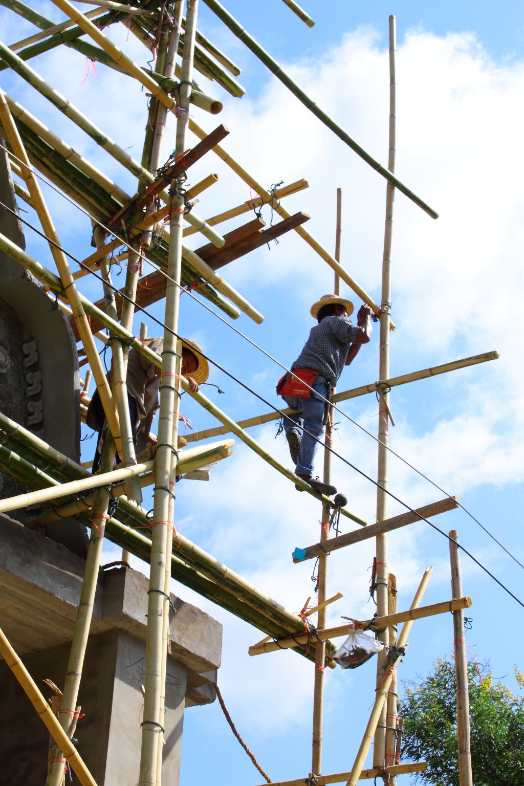 un échafaudage en bambou (Thaïlande)