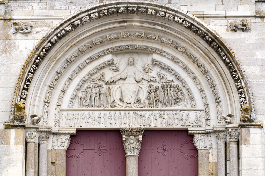 tympan de la basilique Sainte-Marie-Madeleine de Vézelay (Bourgogne)
