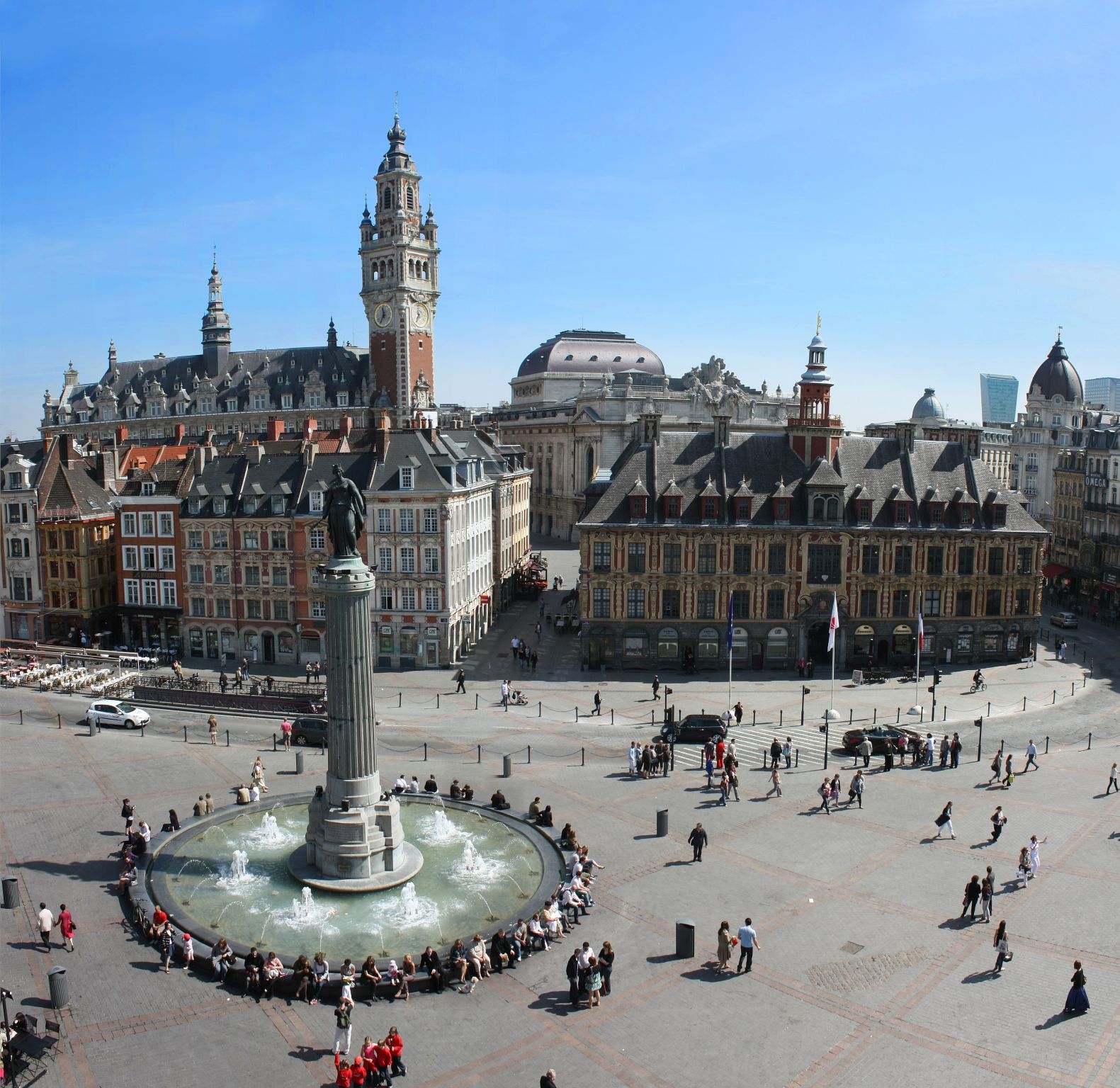 la Grand’Place (ou place du Charles-de-Gaulle) de Lille  (Région Nord-Pas-de-Calais)
