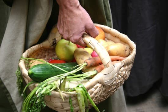 Légumes frais dans un panier