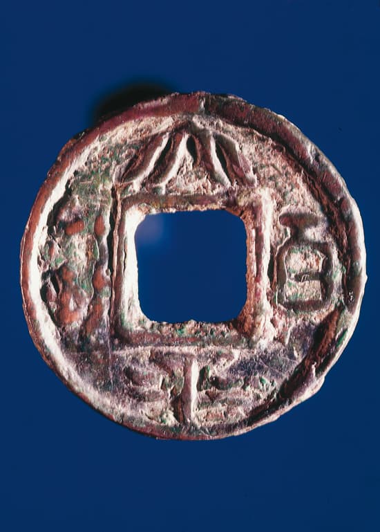 monnaie latin moneta de Moneta surnom donné à Junon - LAROUSSE