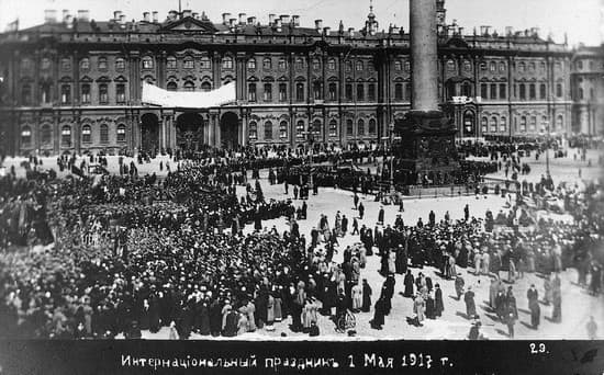 Le palais d'Hiver, Petrograd – Média LAROUSSE
