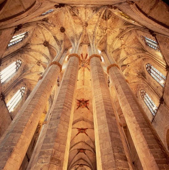 Intérieur de l'église Santa Maria del Mar à Barcelone