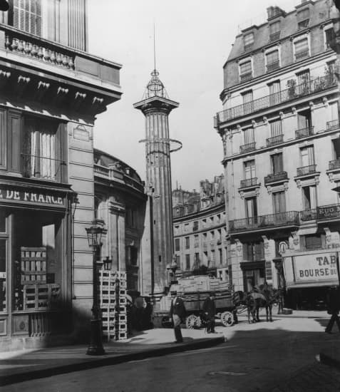 La colonne Médicis, à Paris Média LAROUSSE