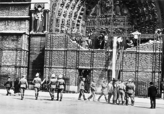 Notre-Dame de Paris sous l'Occupation Notre-Dame de Paris sous l'Occupation