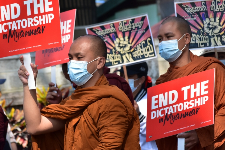 Manifestation de moines bouddhistes, Nyaung
 Shwe (Birmanie), 2021