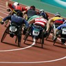 Course d'athlètes handicapés en fauteuils roulants