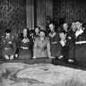 Hitler examinant une maquette de la ligne Siegfried