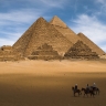 Les pyramides de Gizeh (Égypte, rive gauche du Nil).